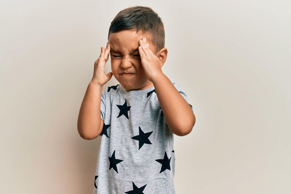 Anak yang sedang sakit kepala