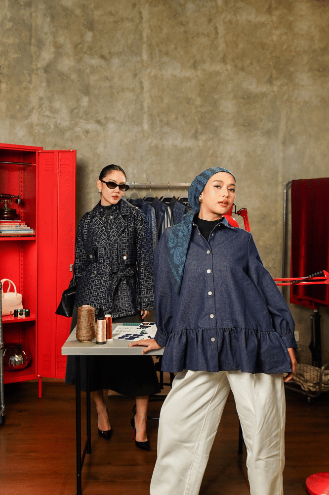 Sentuhan Monogram dan Motif Paisley yang Khas 