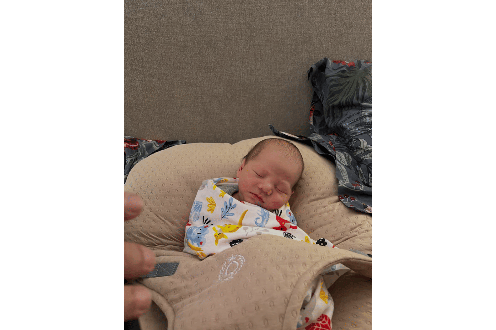 Foto wajah Benjiro anak Adhisty Zara