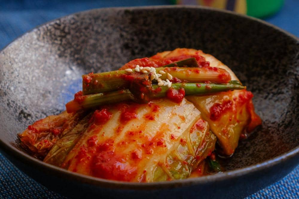 Bakteri asam laktat dari kimchi mampu mengikat nanoplastik di usus
