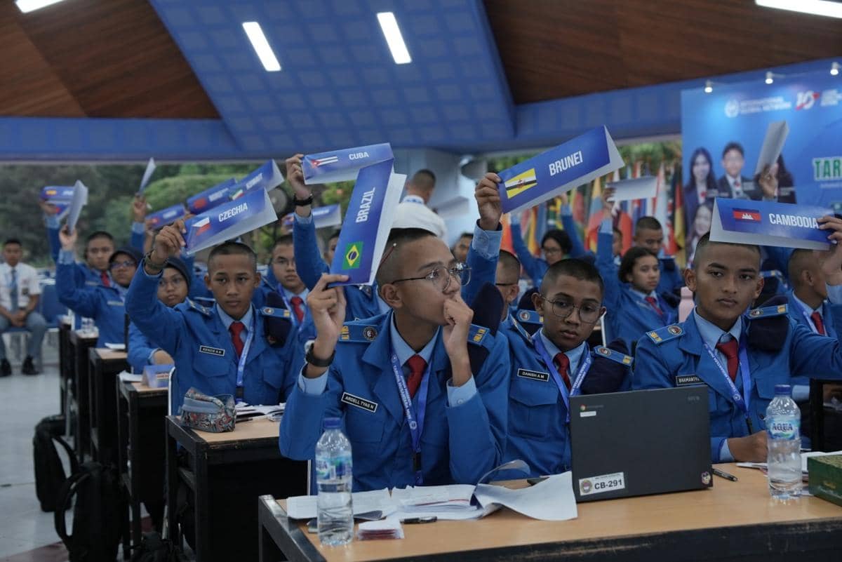 Para siswa Taruna Nusantara mengikuti AYIMUN Presents Taruna Nusantara MUN
