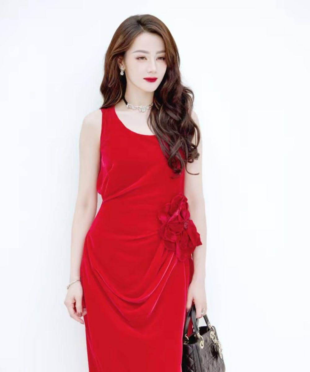 Dilraba Dilmurat, red dress jadi statement utama