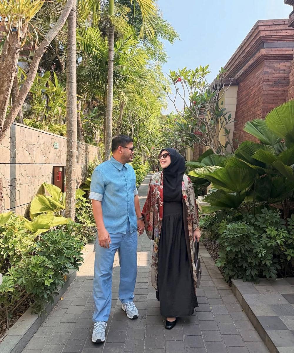 Tampil kasual, Irish Bella dan Haldy Sabri tetap terlihat elegan