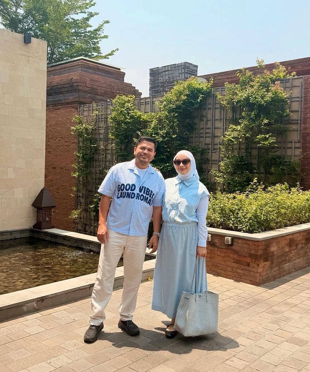 Kompak dengan outfit bernuansa biru