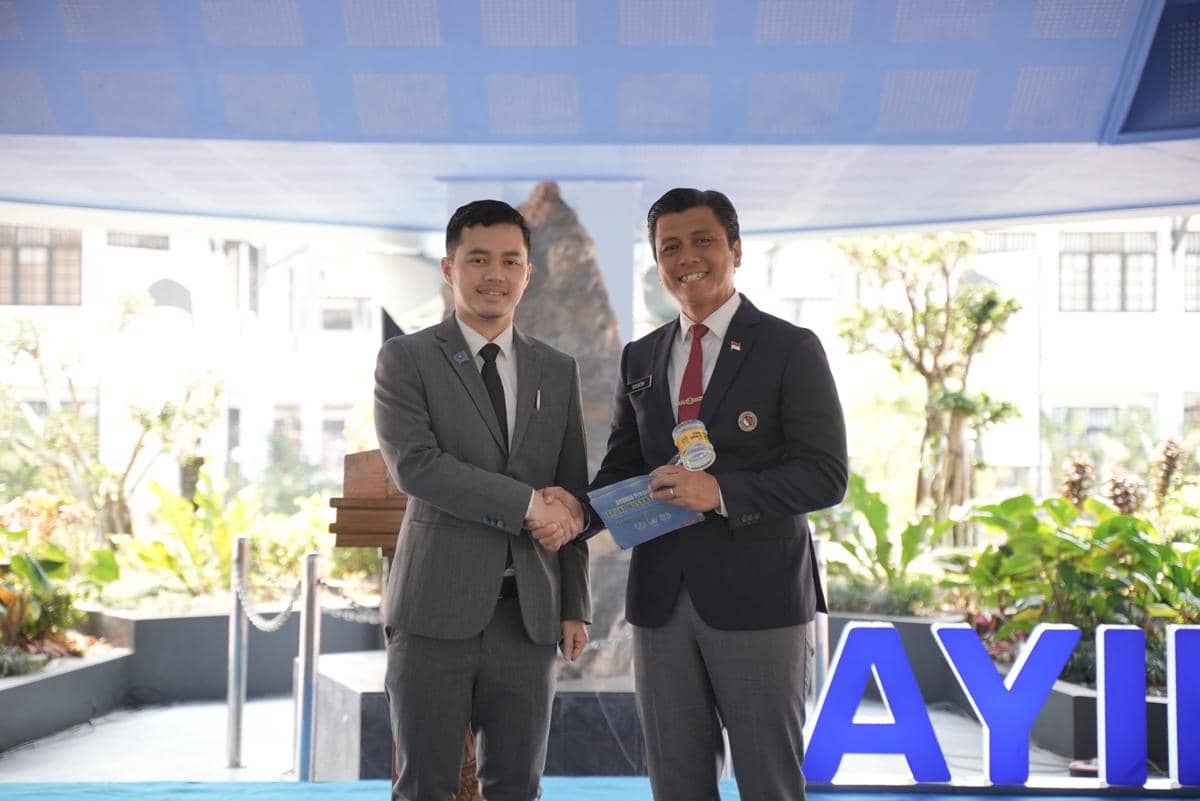 Mayjen M.I. Gogor A. A., S.IP., M.Han (Kepala Sekolah SMA Taruna Nusantara Magelang) bersama Muhammad Fahrizal (President International Global Network)