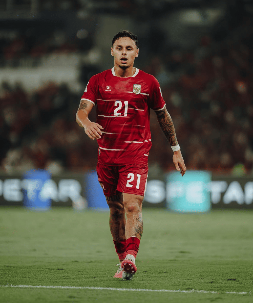 Memiliki darah Indonesia dari garis mama