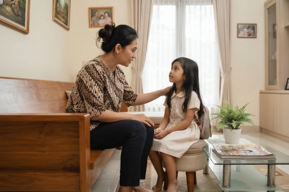 Anak sedang dinasehati mamanya