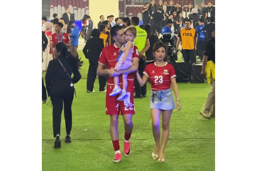 Sayang Suami, Ini Bukti Jennifer Coppen Dukung Justin Lawan Thailand
