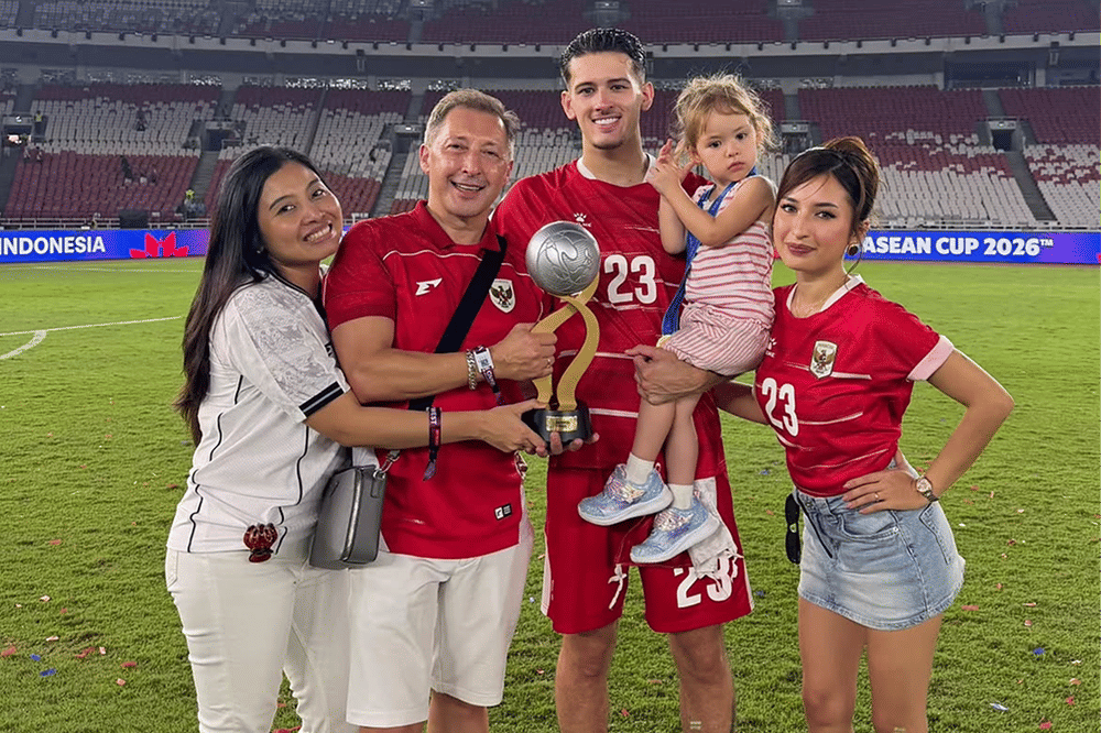 Sayang Suami, Ini Bukti Jennifer Coppen Dukung Justin Lawan Thailand
