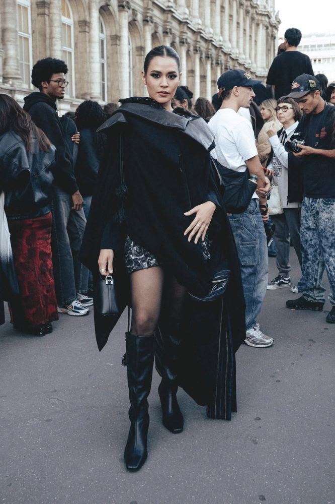Raisa Hadiri Pergelaran Yohji Yamamoto di Paris Fashion Week