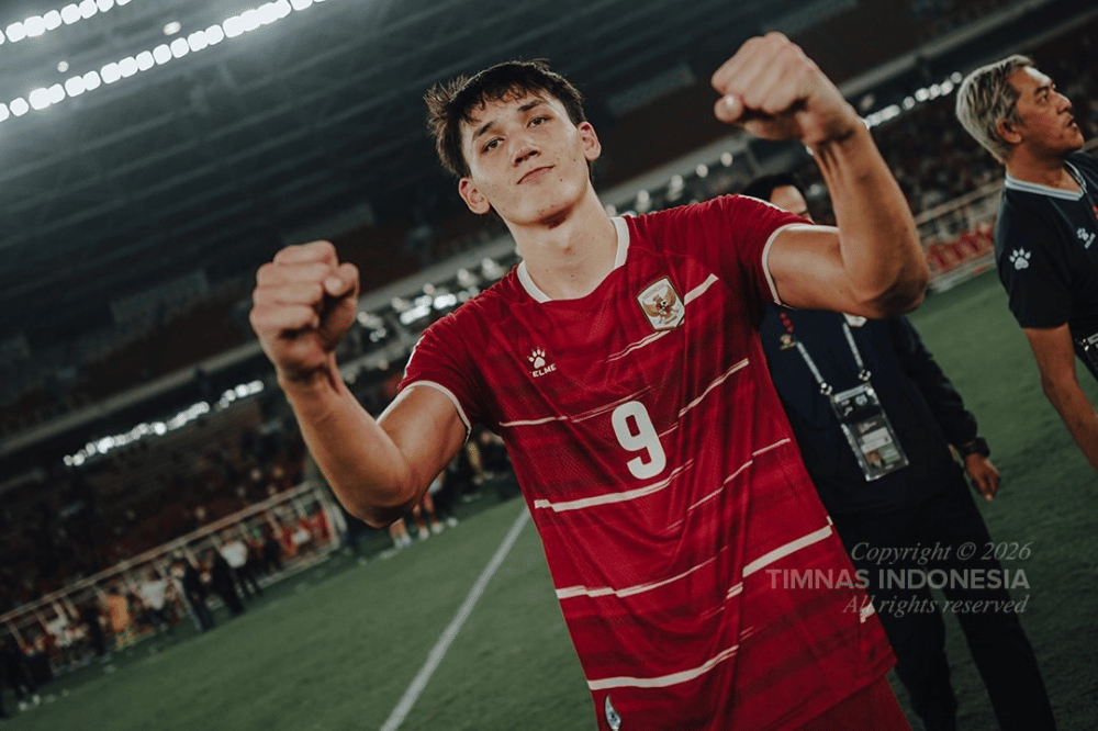 Nama "Lee" Mitchell diambil dari keluarga sang kakek