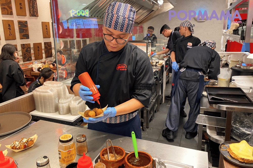 Usung Konsep Yokocho, Gerai Takoyaki Ini Sajikan Ragam Street Food Jepang
