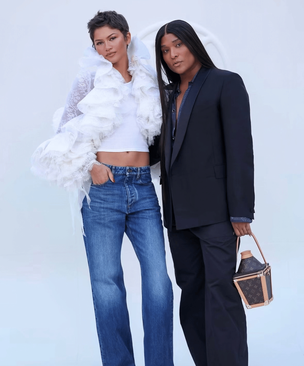 Zendaya Kembali Menggunakan Jaket Renda The Odyssey (2)