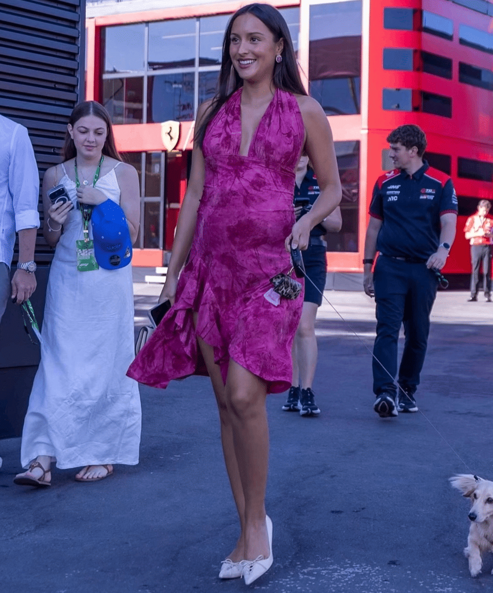 ⁠⁠Alexandra Leclerc Tetap Elegan saat Hamil (4)