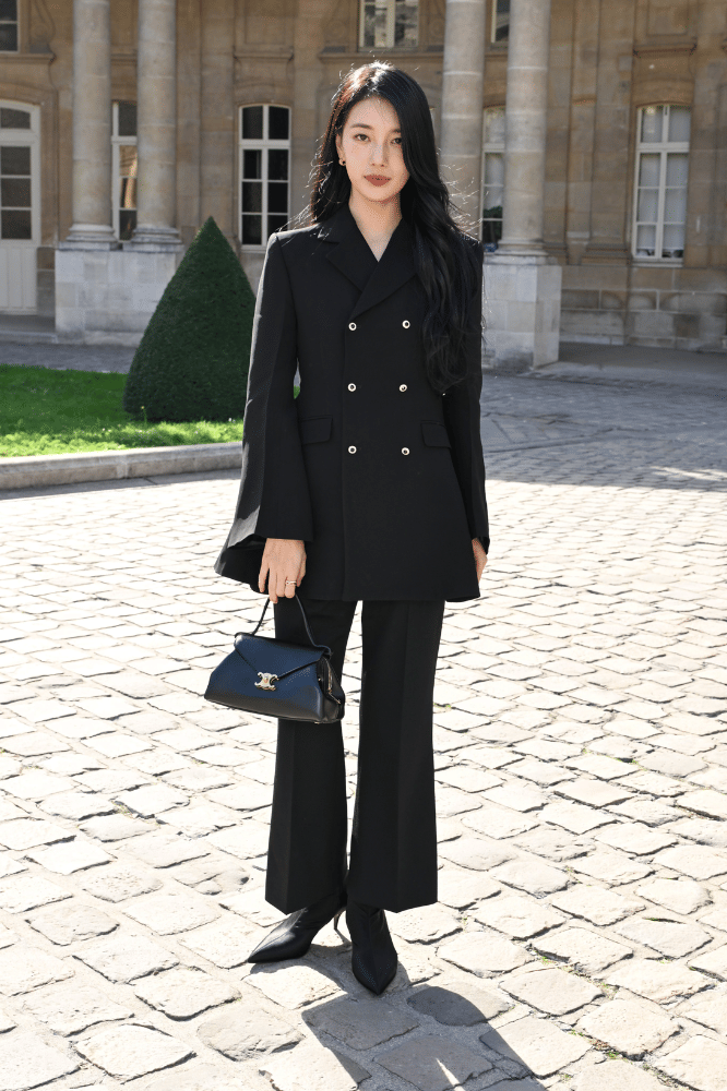 Tampil Elegan dengan Outfit Bernuansa Hitam