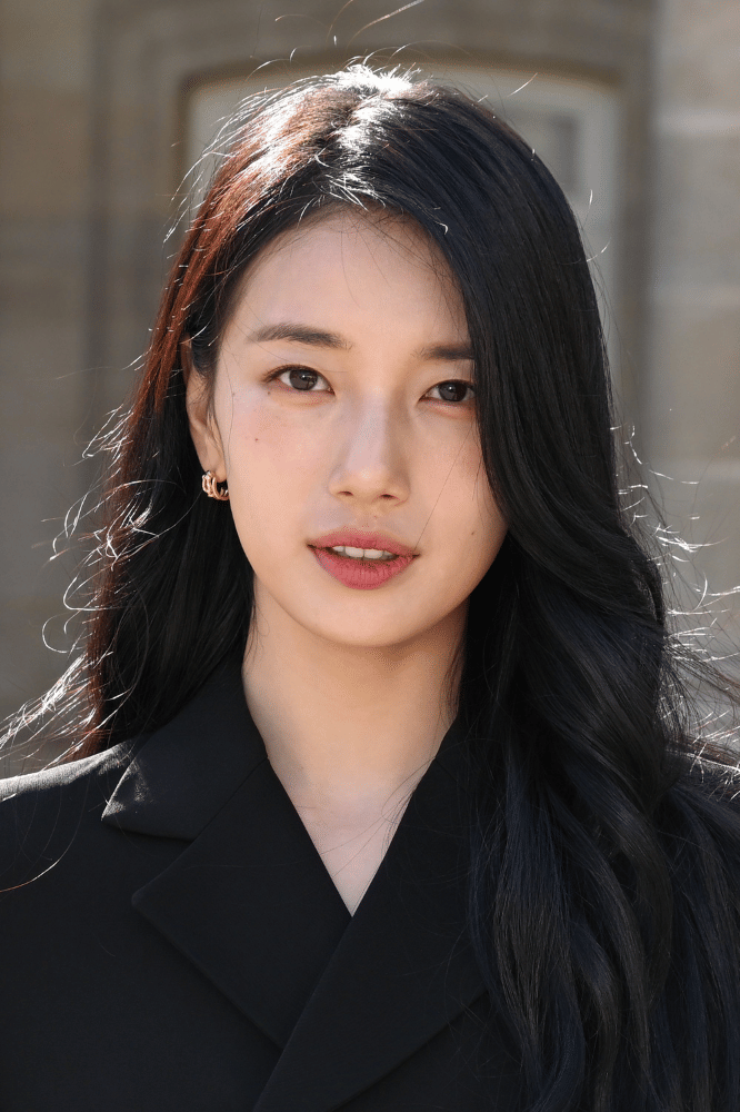 Rambut Digerai dan Makeup Natural