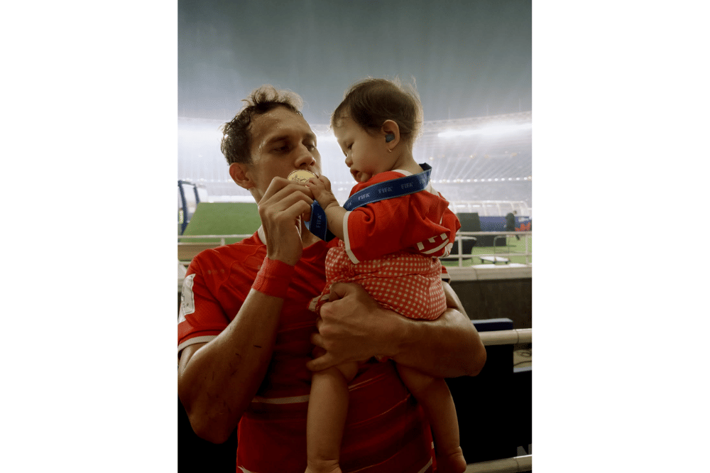 Foto Elara saat dukung sang papa, Egy Maulana Vikri