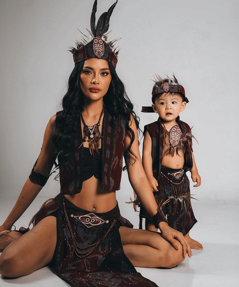 7 Potret Andrew Anak Erika Carlina, Gemas Pakai Busana Etnik