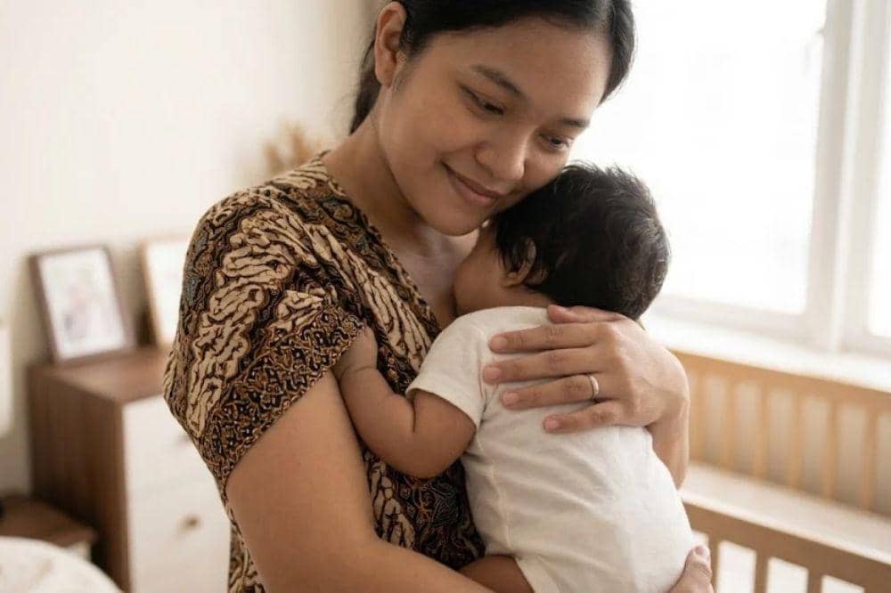 Alasan bayi suka tidur di ketiak ibu