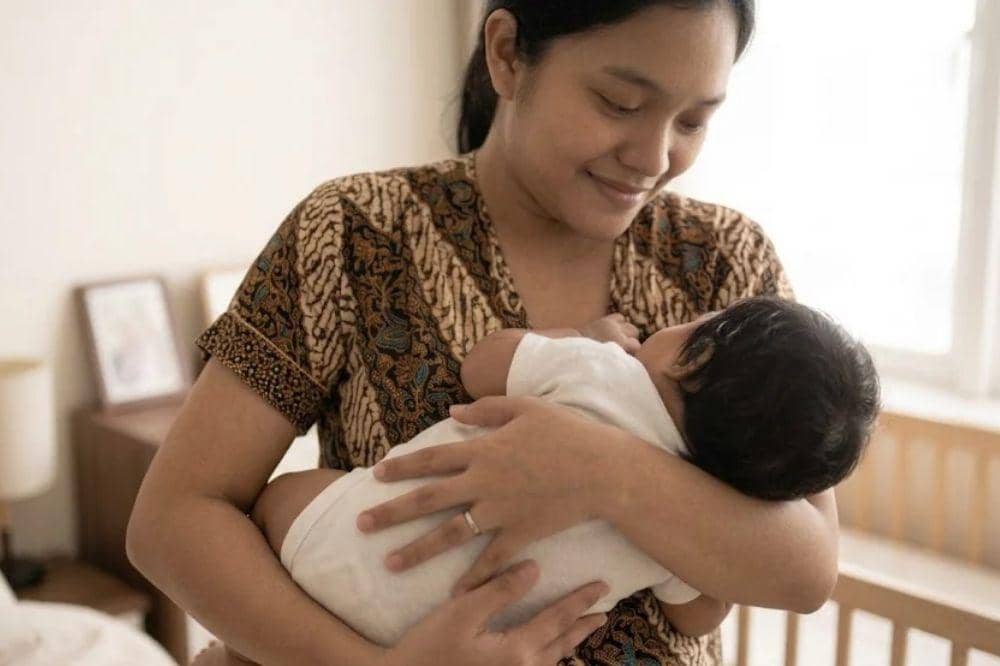 Kenapa bayi suka tidur di ketiak ibunya?