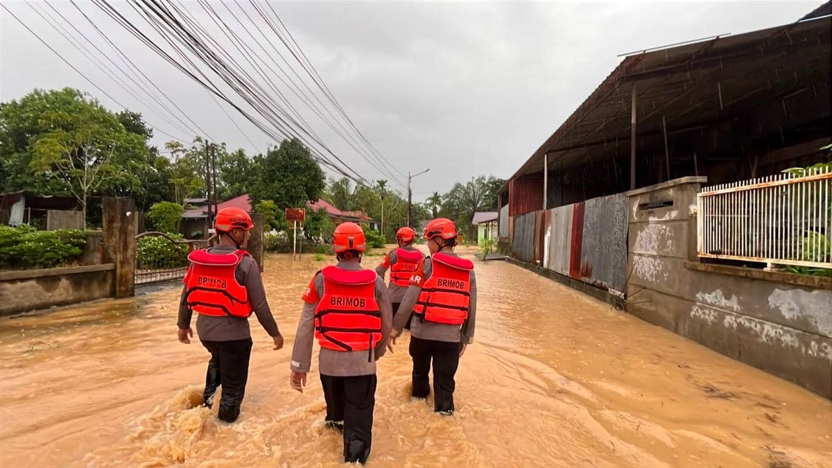 Tiga kecamatan di Padang terdampak banjir