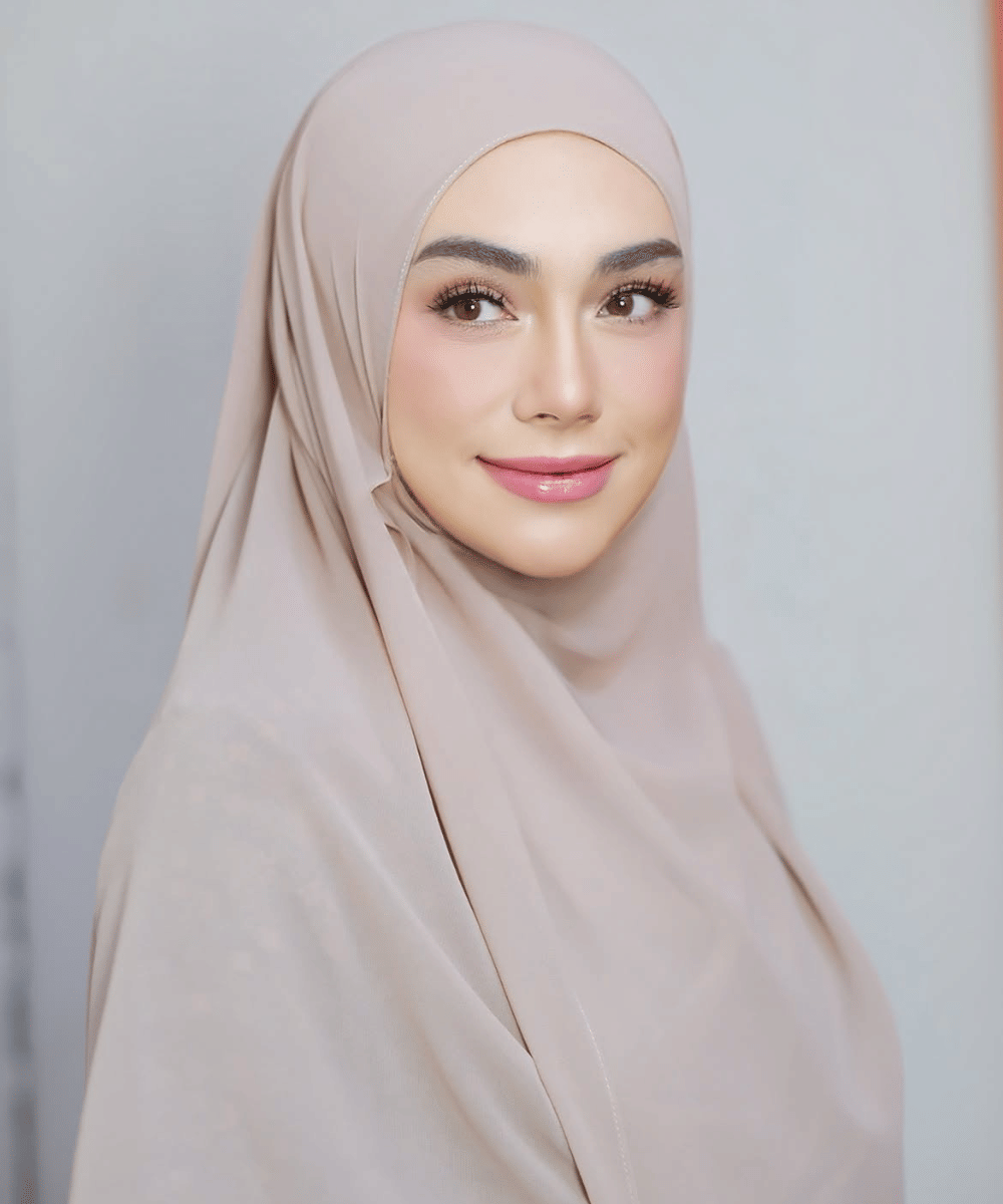 Belum sepenuhnya pindah karena pekerjaan di Indonesia