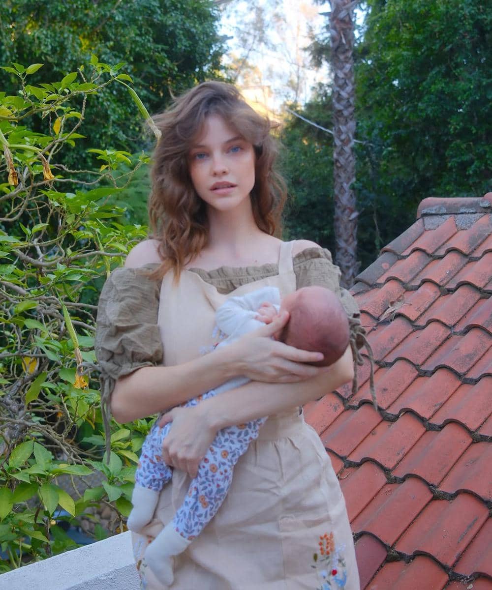 Barbara Palvin Melahirkan Anak Pertama