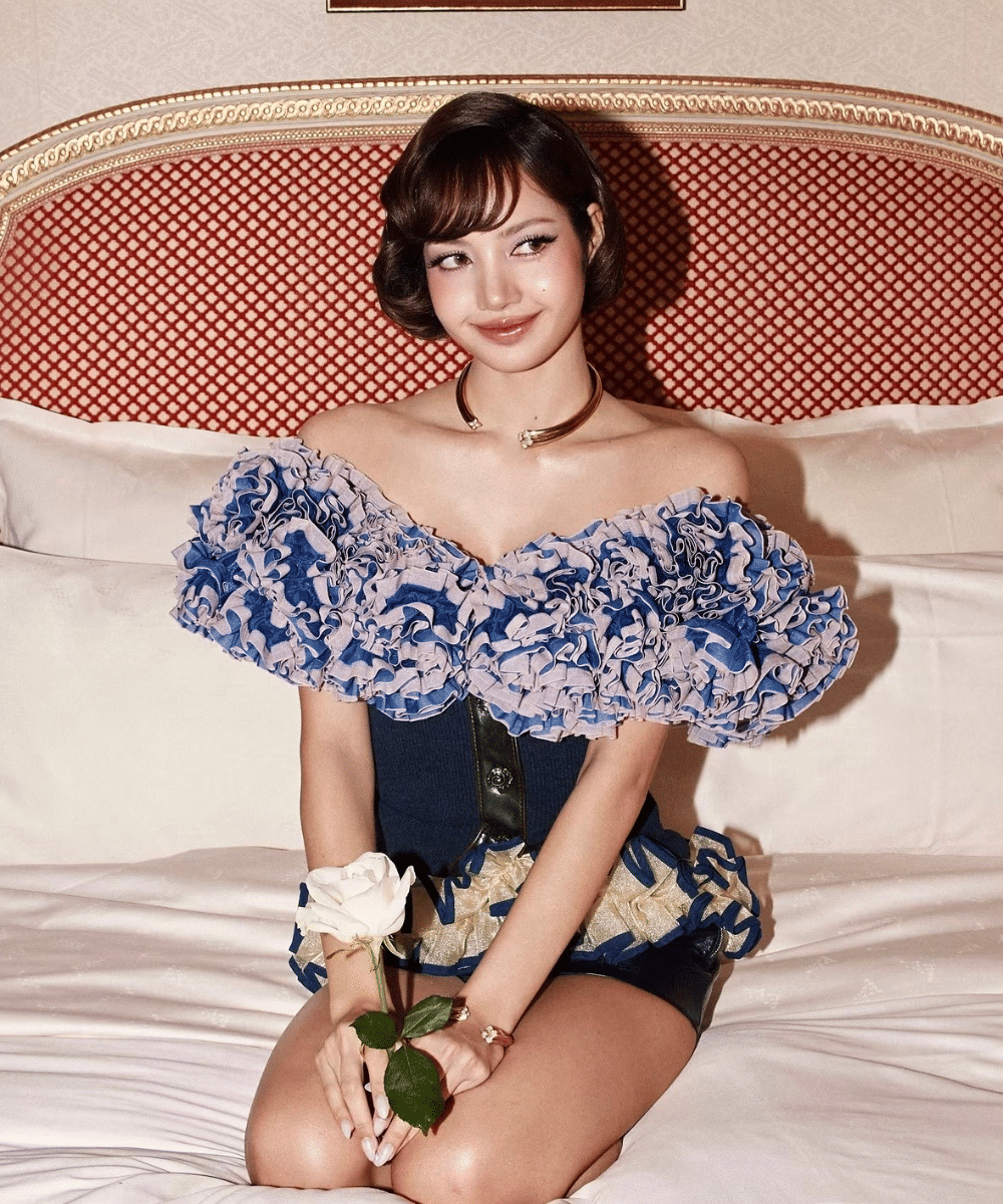 Gaya Ikonik Lisa di Paris Fashion Week (3)