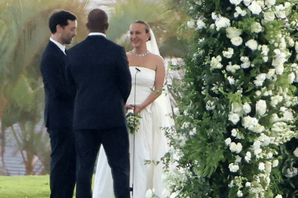 Tobey Maguire Pimpin Upacara Pernikahan Mantan Istri