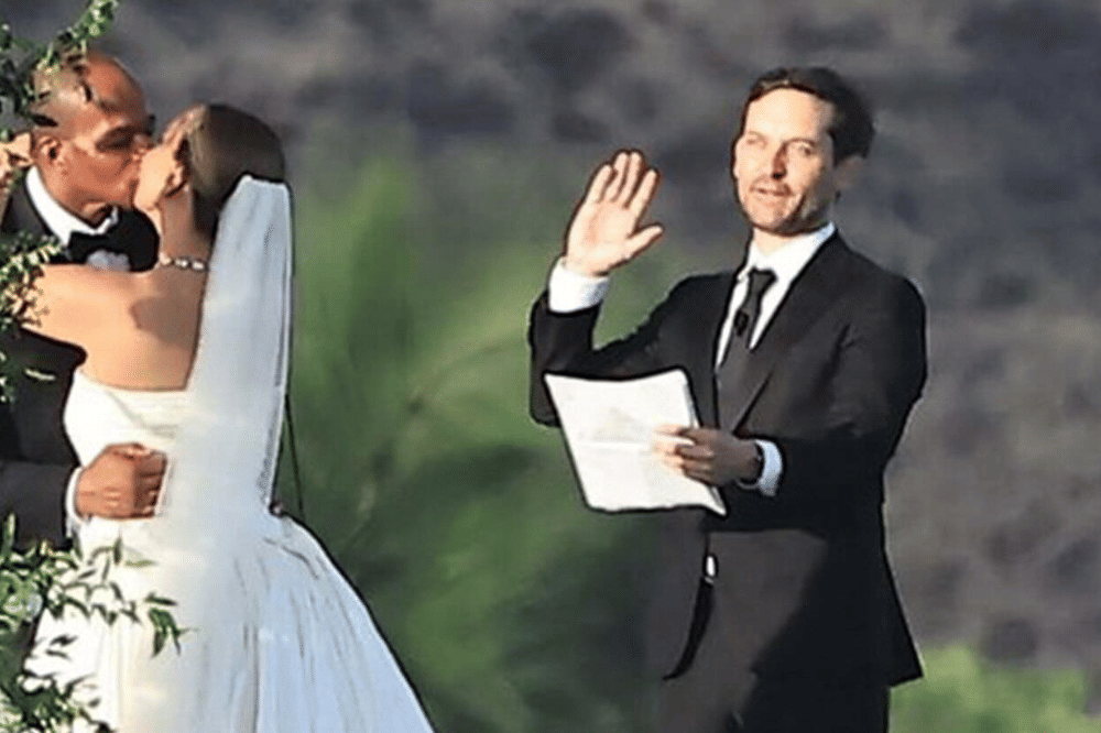 Tobey Maguire Pimpin Upacara Pernikahan Mantan Istri