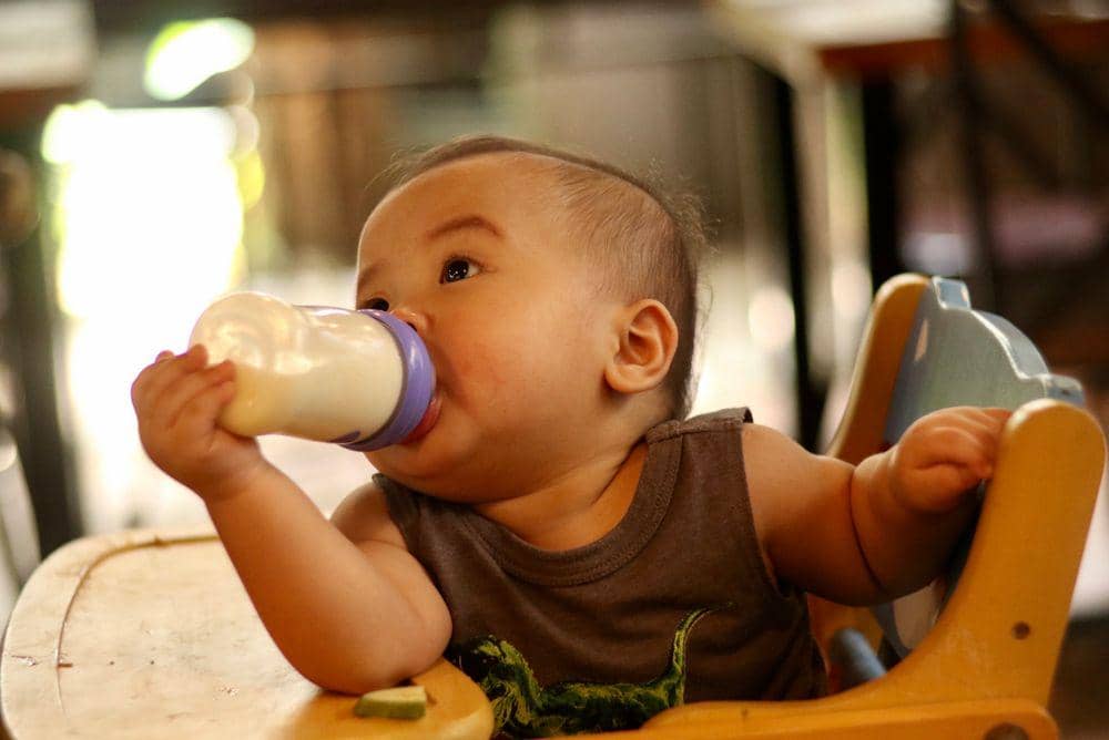 Bolehkah anak minum obat pakai susu?