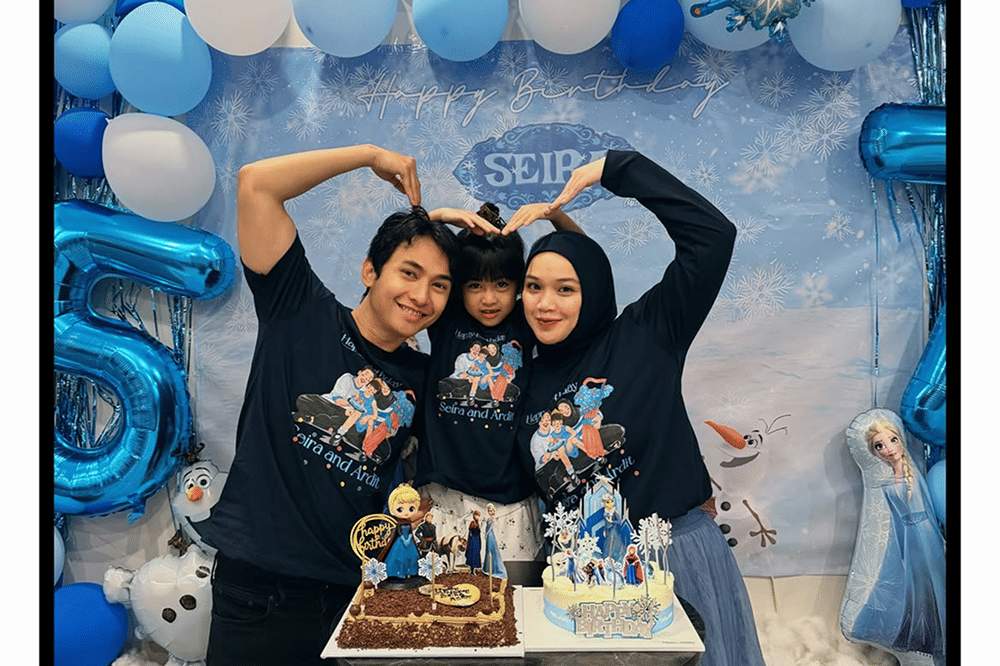 Momen Ultah Seira dan Ardit Erwandha Dirayakan dengan Tema Frozen