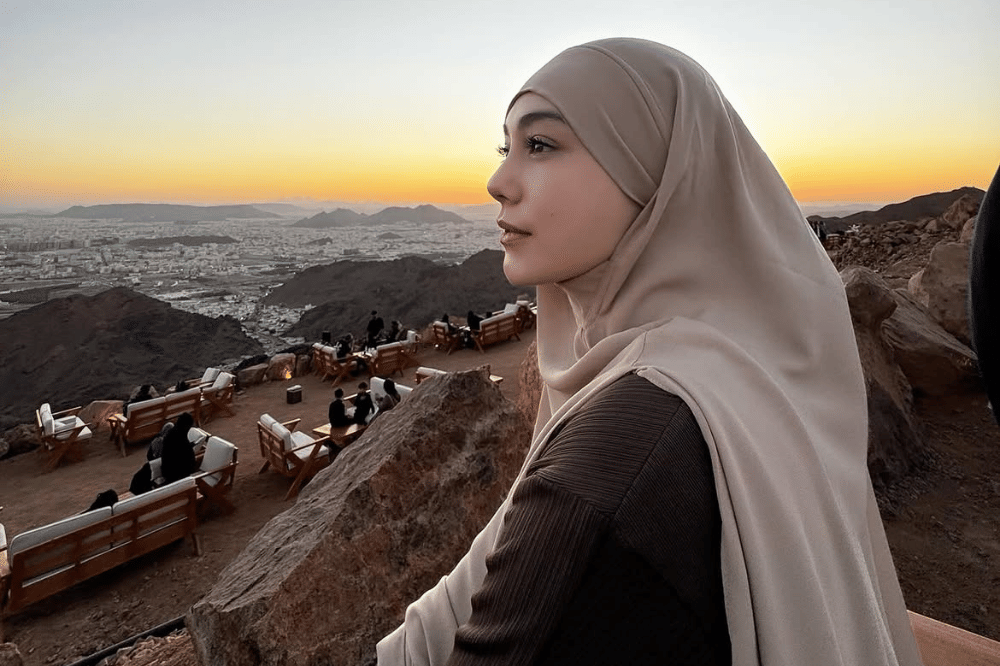 Cari Ketenangan, 5 Alasan Celine Evangelista Pindah ke Madinah