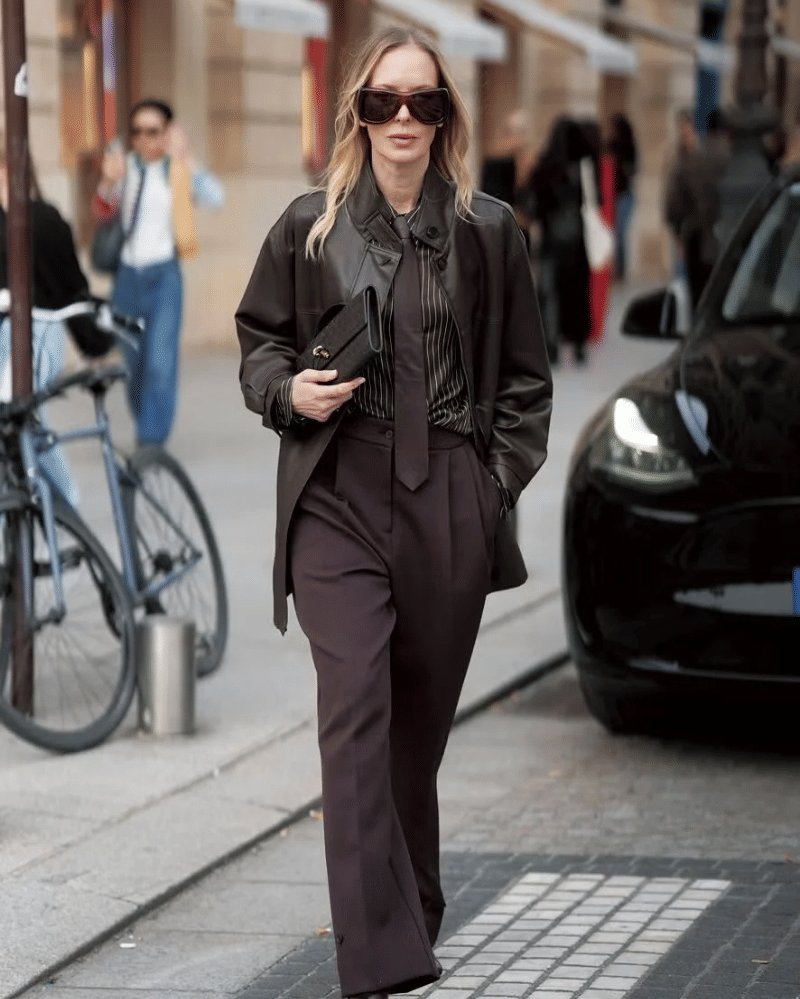brown outfit.png