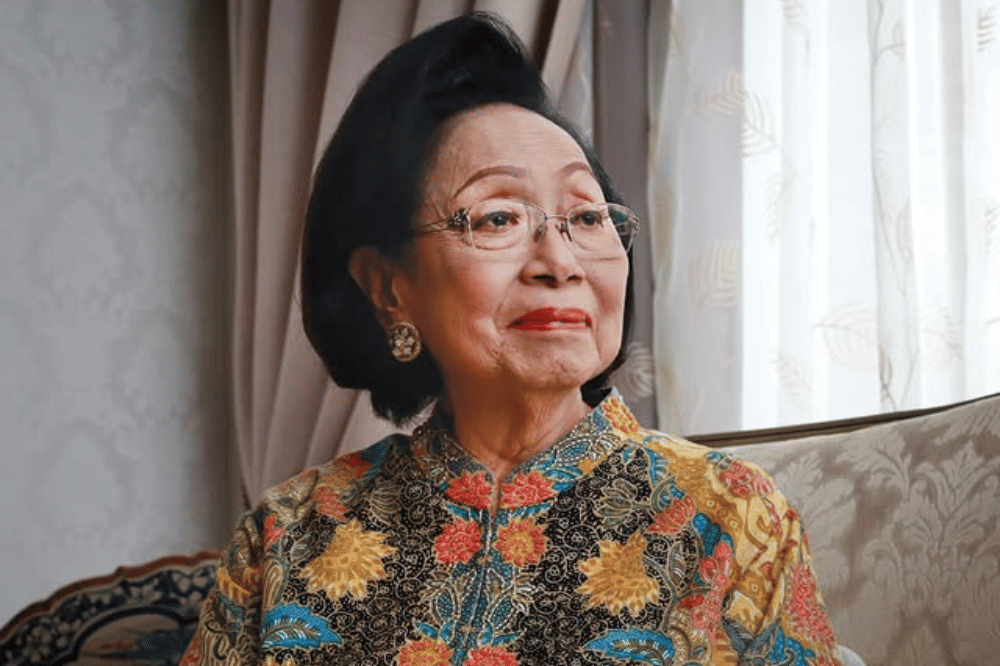 Memiliki sembilan cucu