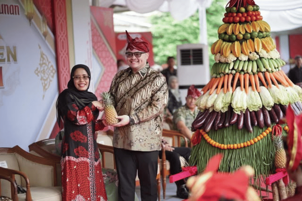 Putra sulungnya menjabat sebagai Bupati Kediri
