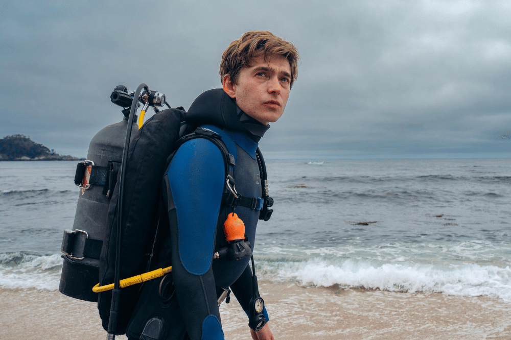 Review Film Whalefall, Kisah Penyelam yang Terjebak di Perut Paus