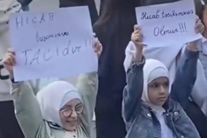Siswa memboikot kegiatan belajar sebagai bentuk solidaritas
