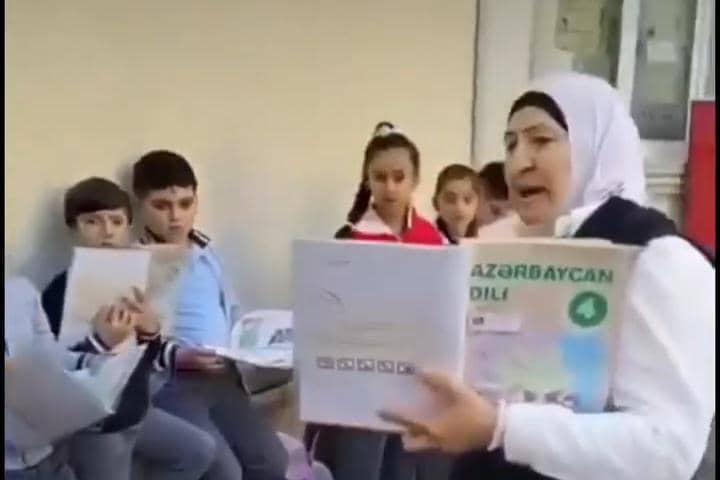 Guru berhijab mengaku diminta memilih antara melepas hijab atau berhenti mengajar