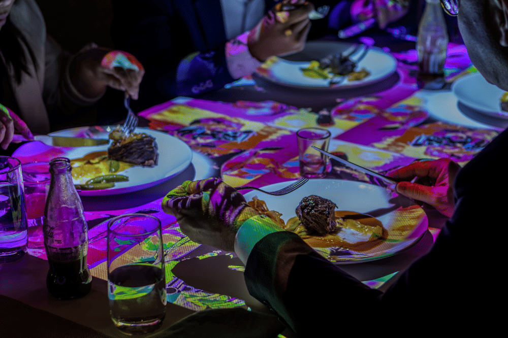Restoran di Jakarta Ini Ubah Meja Makan Menjadi Panggung Seni Imersif