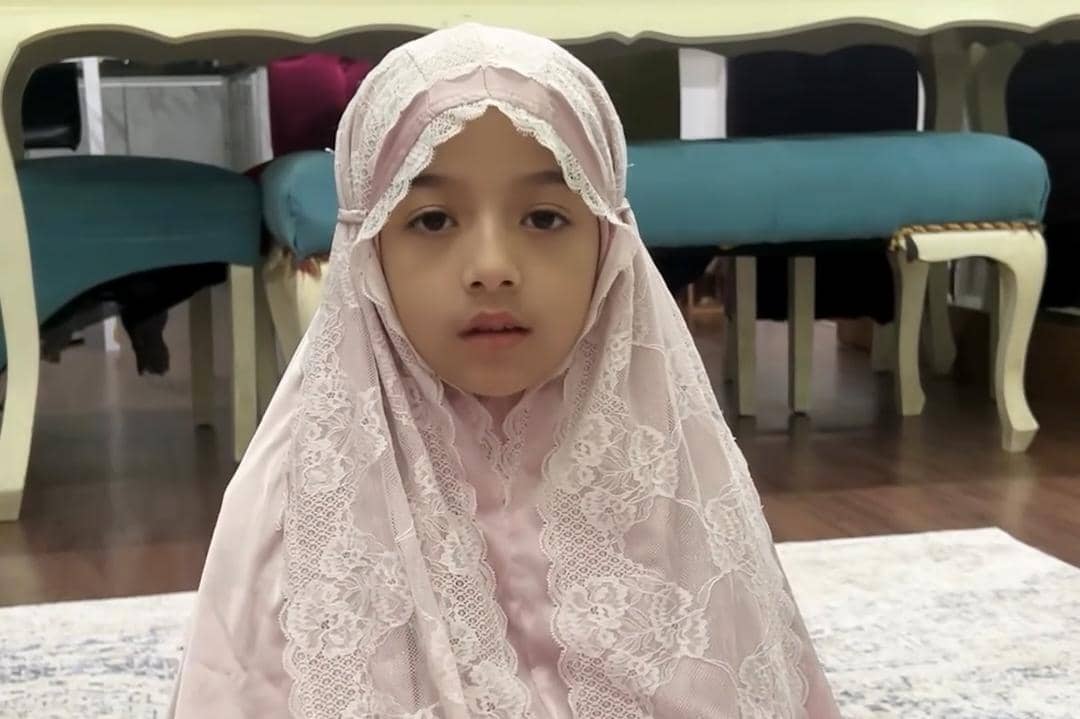Queen Eijaz Anak Fairuz A. Rafiq Menyelesaikan Hafalan Juz 30