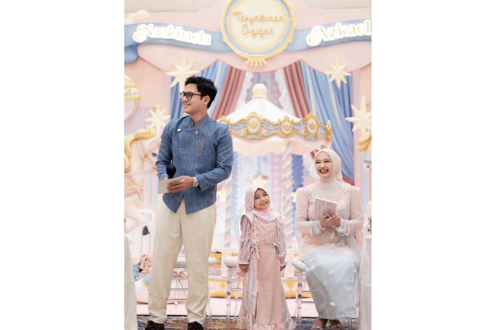Momen akikah anak kembar Nanda Arsyinta