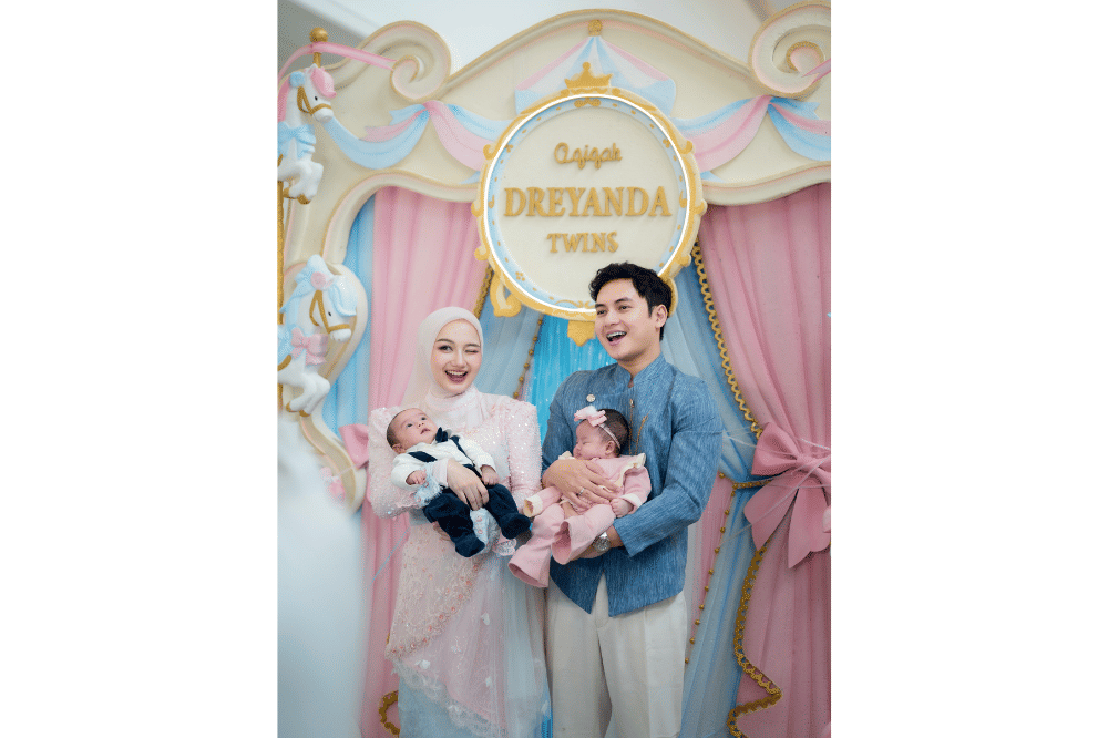 Momen akikah anak kembar Nanda Arsyinta