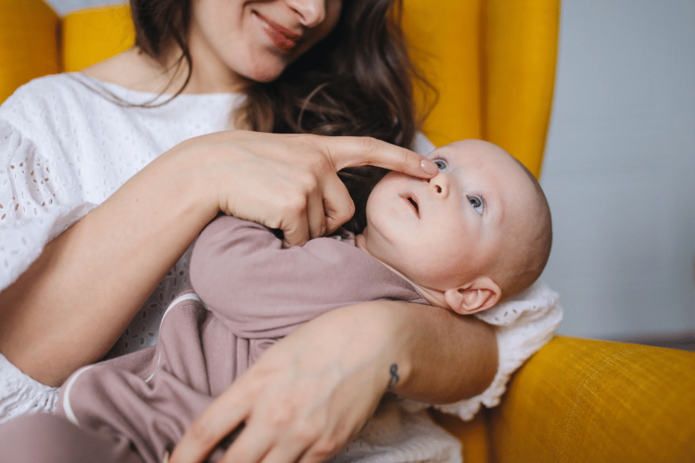 Pertolongan Pertama Bayi Pilek, Mama Wajib Tahu!
