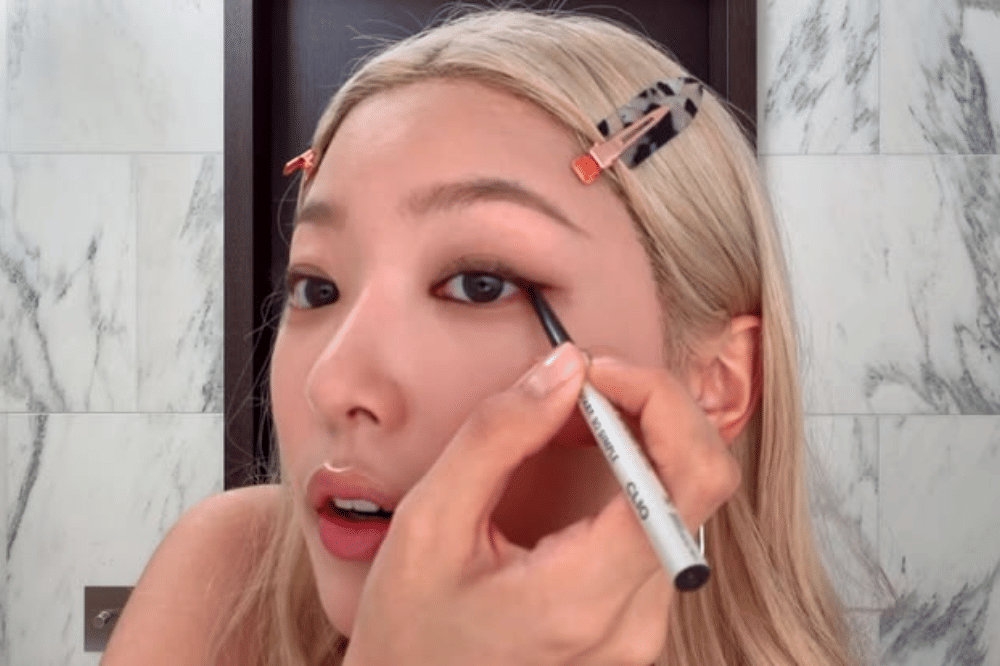 Mempertegas Mata dengan Eyeliner