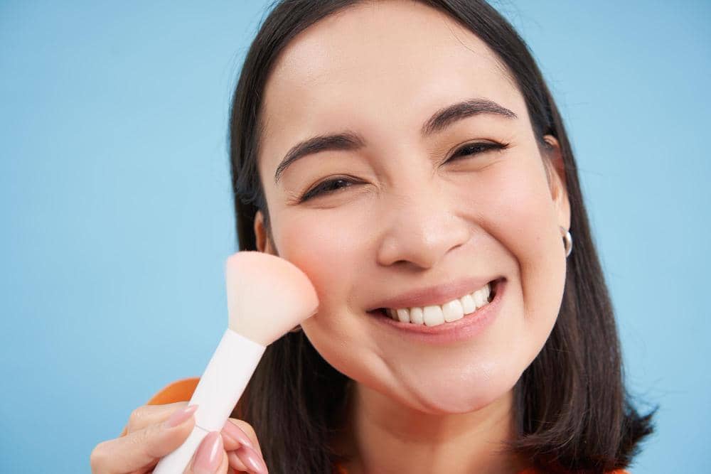 7 Penyebab Makeup Crack di Smile Line, Ada Triknya agar Berhasil