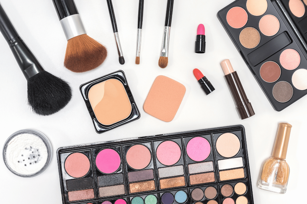 Kumpulkan makeup dan skincare di satu tempat
