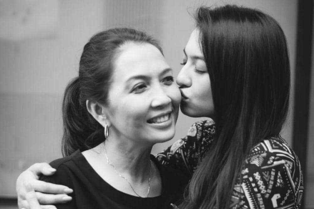 Roseline Abu aktif dalam kegiatan sosial