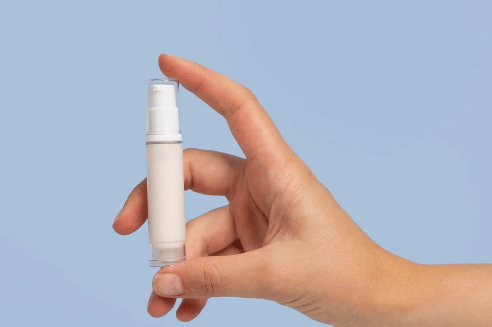 Gunakan ukuran travel-size atau sampel