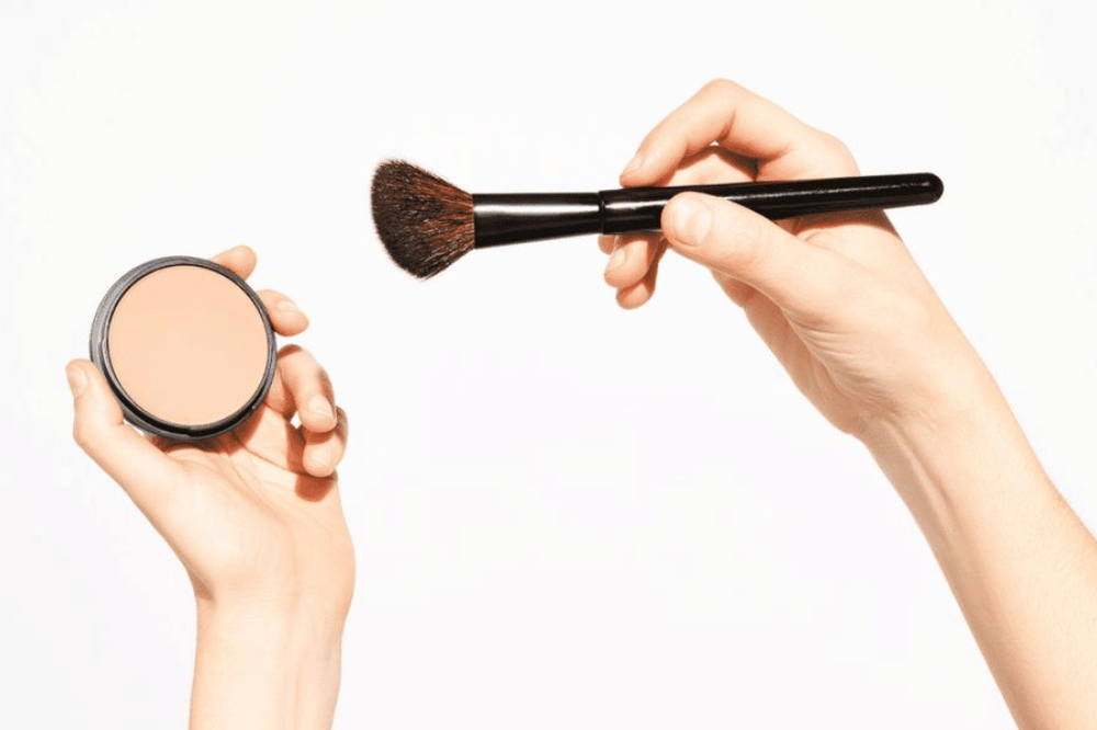 Kunci makeup dengan bedak tabur